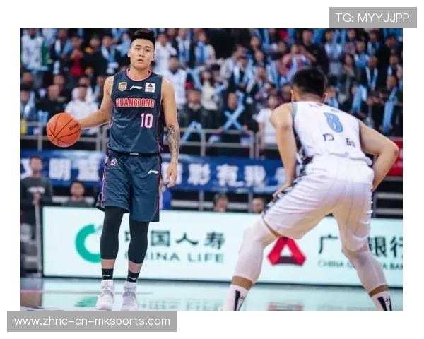 广东宏远挡拆默契，胡金秋顺下暴扣：见证团队协作的极致爆发