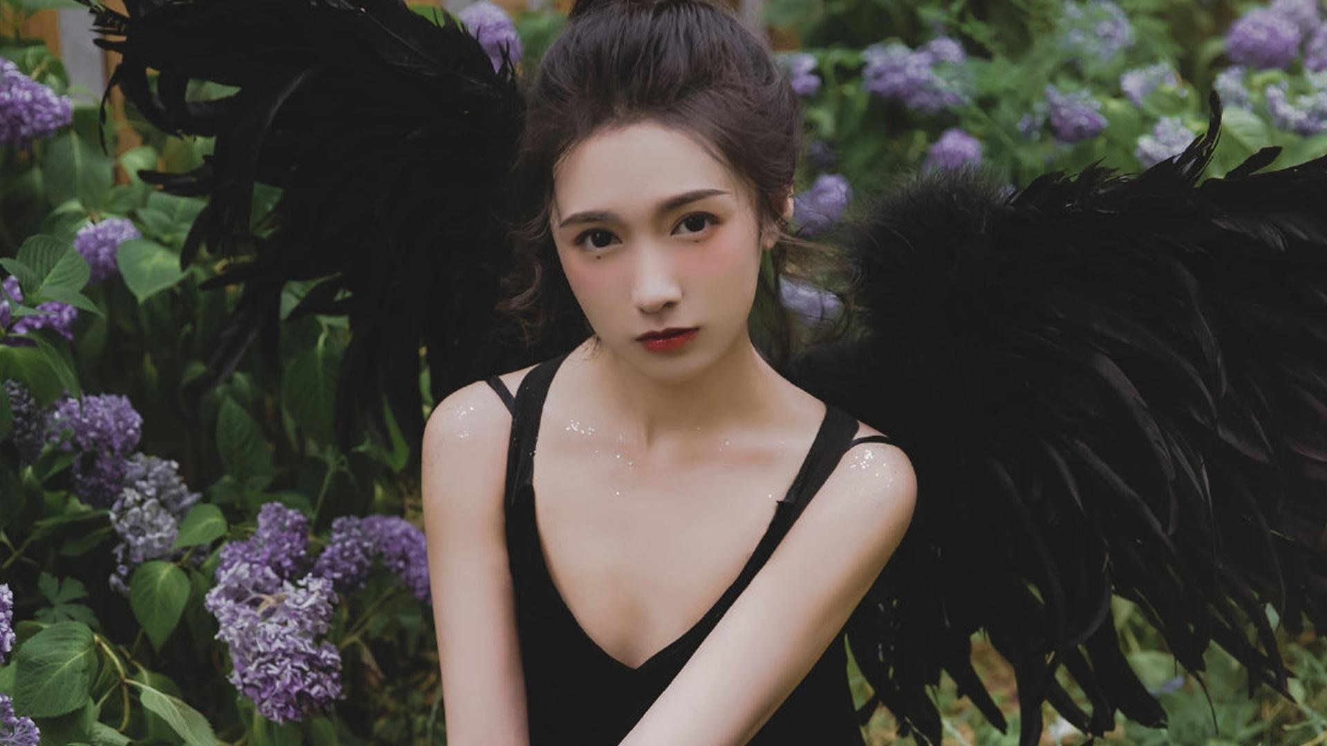 恩多耶-布鲁阿尔赛场表现引发媒体关注，恩多尔篮球