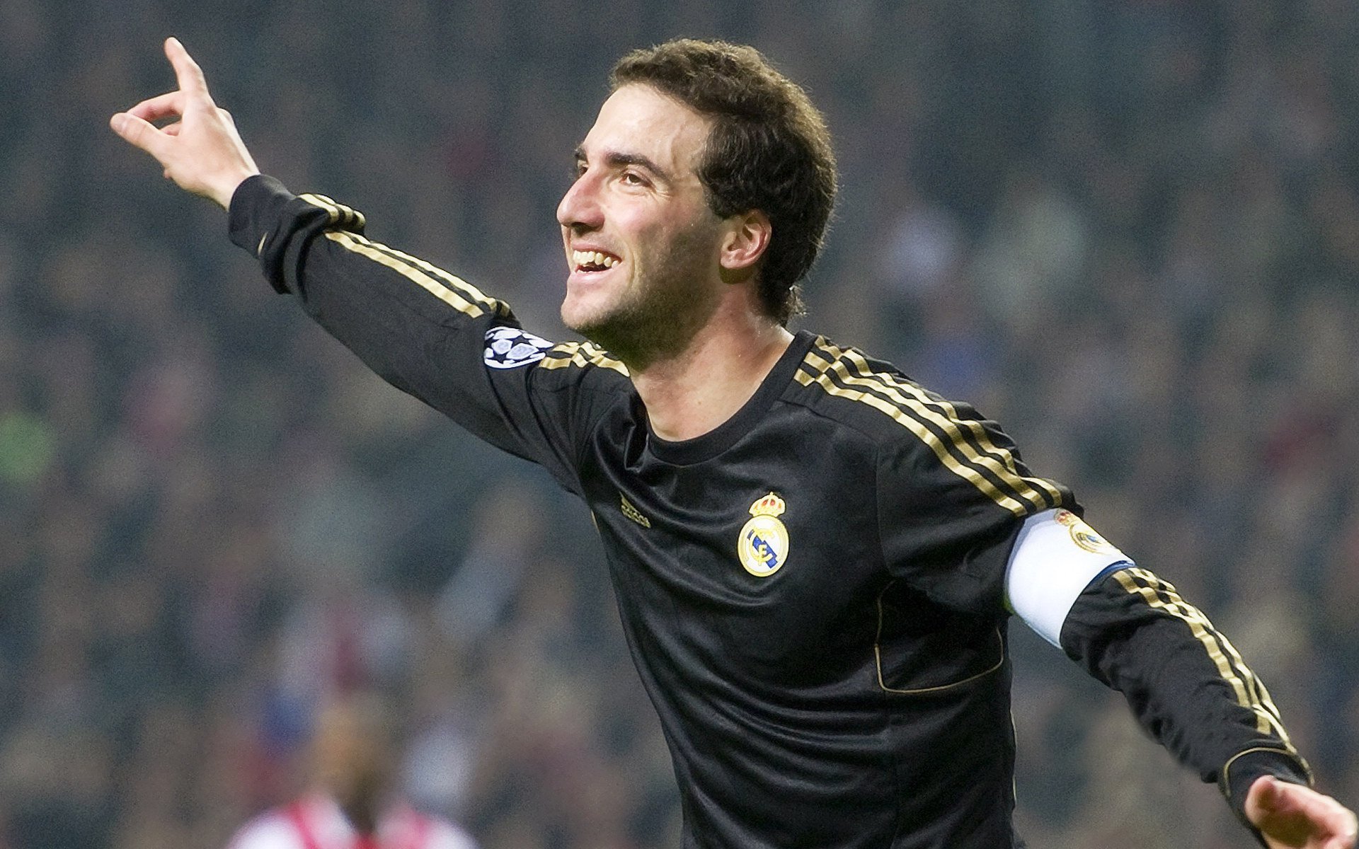 两名旅欧球员入选印度国家队，引发本土足球体系变革讨论，印度著名足球运动员